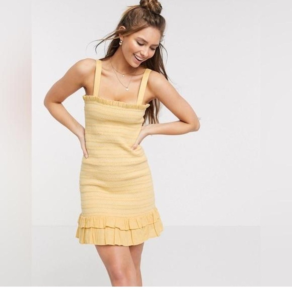 New American Eagle Outfitters Women
Yellow Casual Dress small